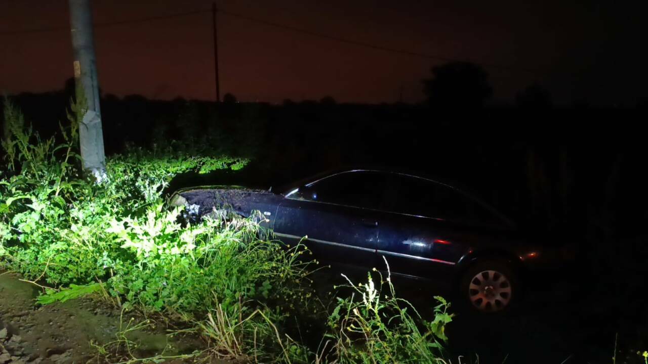 Bursa'da tarlaya uçan otomobilini bırakıp kaçtı 5 bursada tarlaya ucan otomobilini birakip kacti 1de0c8d63eda