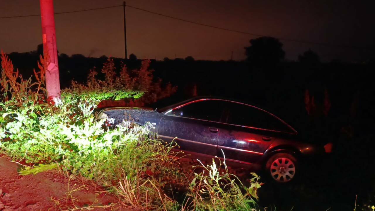 Bursa'da tarlaya uçan otomobilini bırakıp kaçtı 3 bursada tarlaya ucan otomobilini birakip kacti 8e783e97a8b5