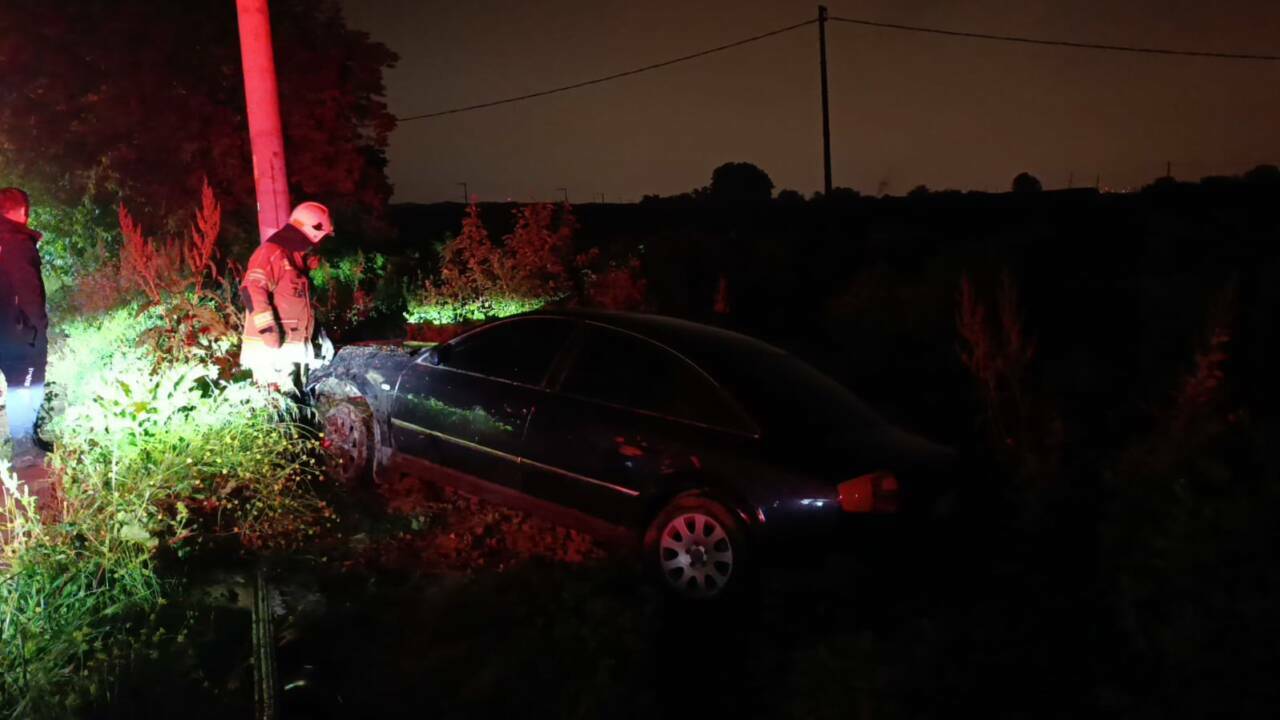 Bursa'da tarlaya uçan otomobilini bırakıp kaçtı 4 bursada tarlaya ucan otomobilini birakip kacti bb2b16b853ec