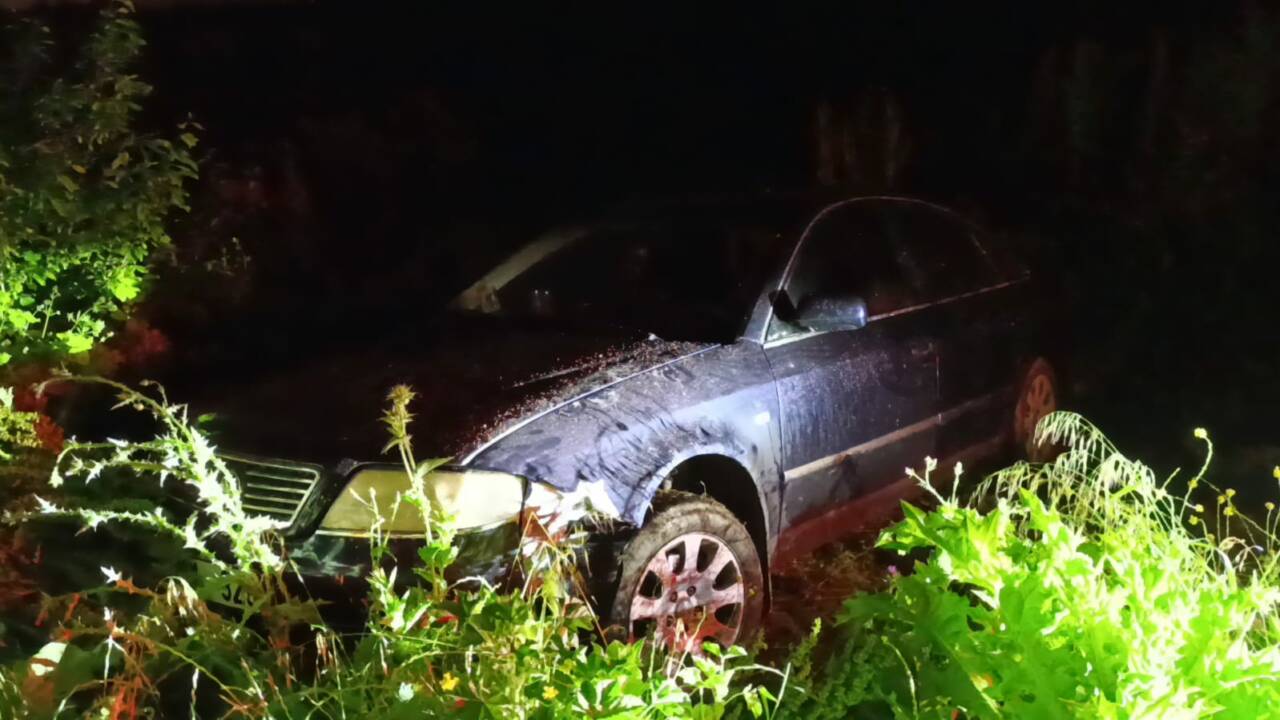 Bursa'da tarlaya uçan otomobilini bırakıp kaçtı 6 bursada tarlaya ucan otomobilini birakip kacti e005b1947928