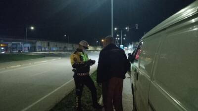 Bursa'nın İnegöl ilçesinde polis ve jandarma ekiplerince trafik denetimlerinde sürücülere