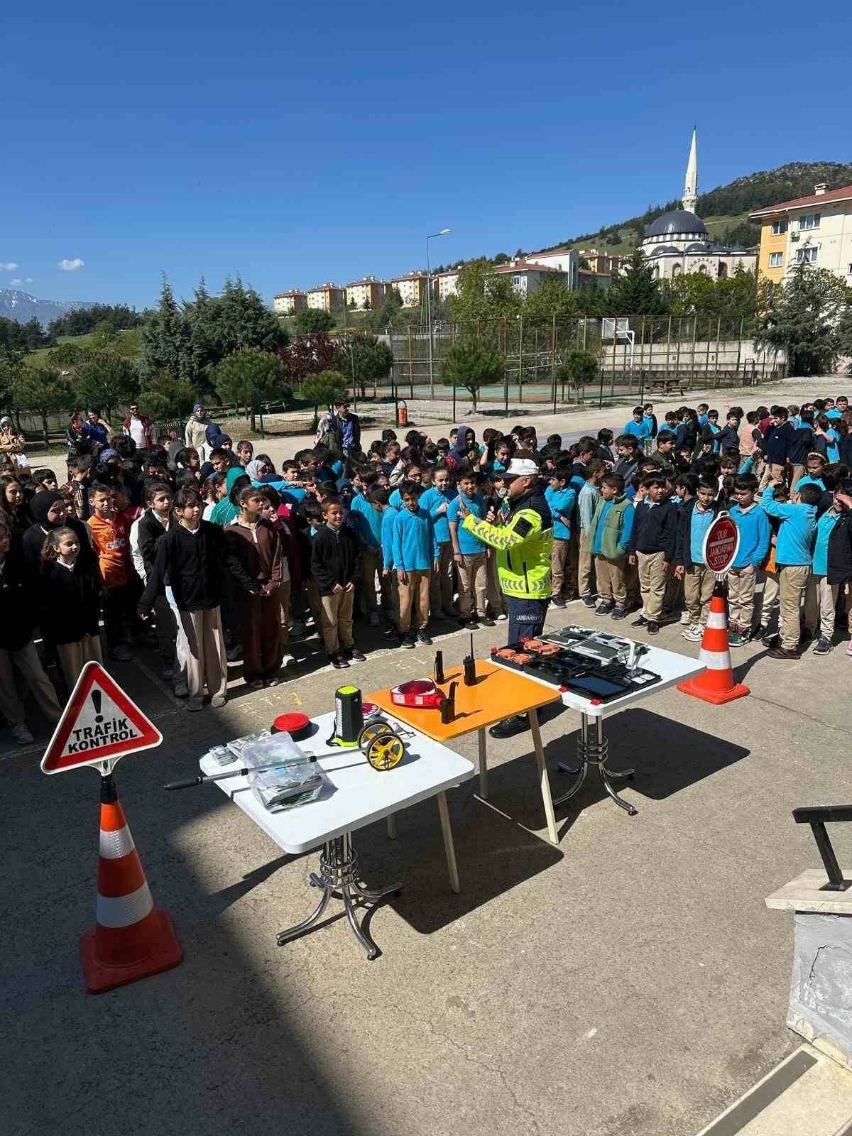 Bursa’da ‘Trafik Haftası’ etkinlikleri başladı 3 bursada trafik haftasi etkinlikleri basladi 30db64abdfc9