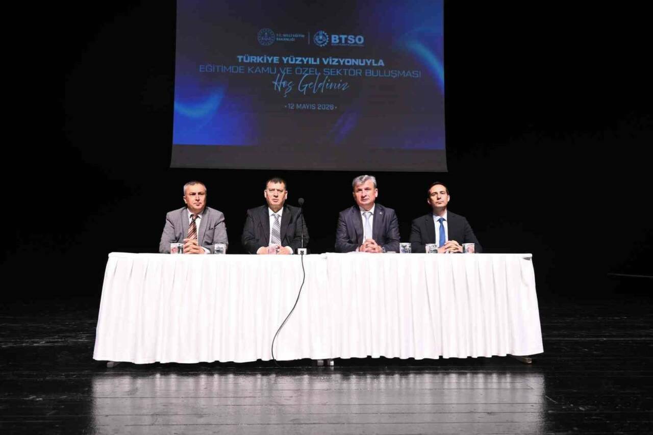 BTSO Başkanı Burkay’dan çarpıcı mesaj: 'Mesleklerin yüzde 30’u değişecek' 2 bursada turkiye yuzyili vizyonuyla egitimde kamu ve ozel sektor bulusmasi gerceklestirildi b28e566deff7