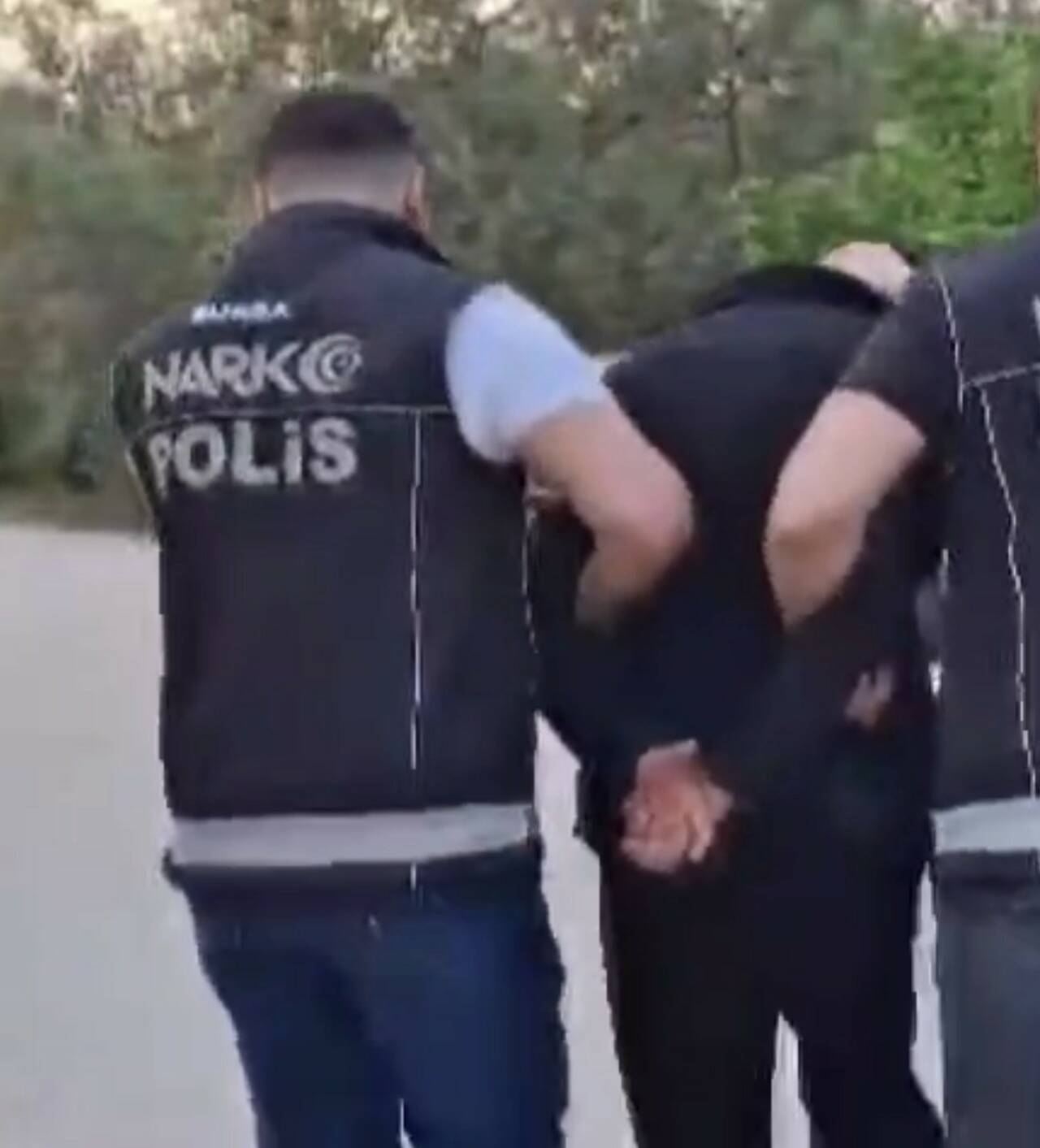 Bursa'daki uyuşturucu operasyonunda 11 tutuklama 4 bursada uyusturucu operasyonunda 11 tutuklama c641ce33b7b1