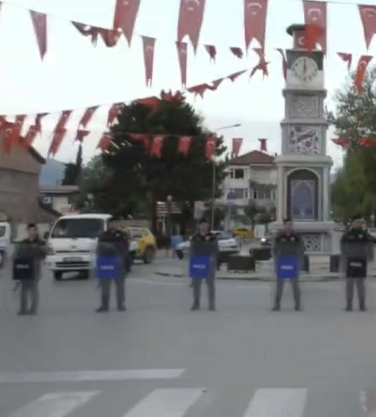 Bursa'daki uyuşturucu operasyonunda 11 tutuklama 1 bursada uyusturucu operasyonunda 11 tutuklama ff07b5fe3478