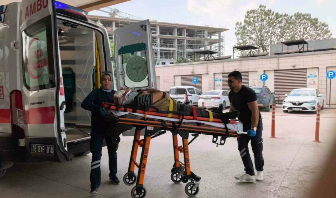 Bursa’da yaşlı adama servis aracı çarptı Bursa’nın İnegöl ilçesinde meydana gelen kazada servis minibüsünün çarptığı yaşlı