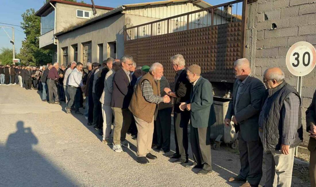 Bursa’daki bu kuyruğun sonu yok! Bursa’nın Mustafakemalpaşa ilçesin Yamanlı Mahallesi’nde 110 yıldır süren gelenek bu