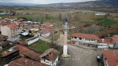 Bursa'nın İnegöl ilçesine bağlı Hasanpaşa Mahallesi'nde yıkılan camiden geriye kalan