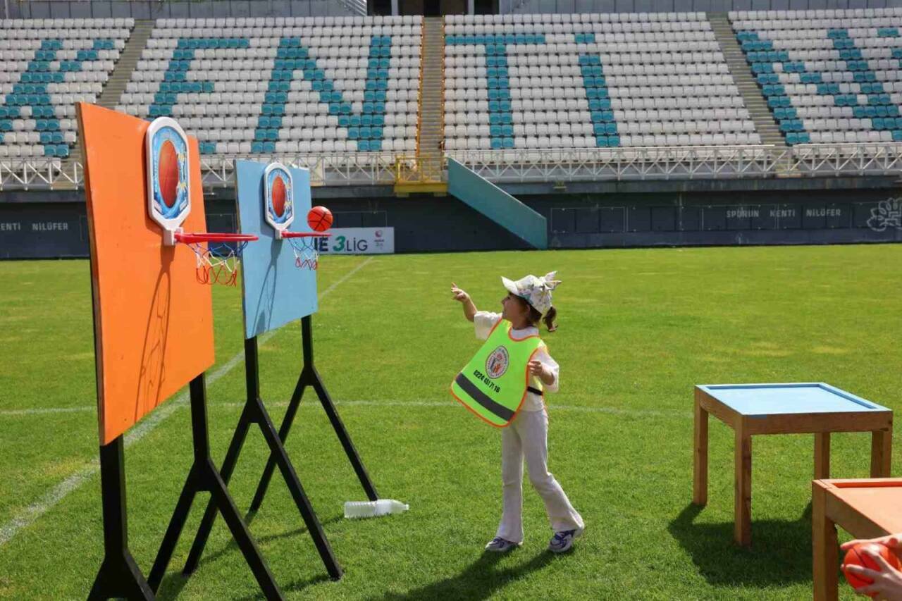 Bursa'daki dev spor şenliğinde sıra miniklerin 1 bursadaki dev spor senliginde sira miniklerin 21313eda05b4