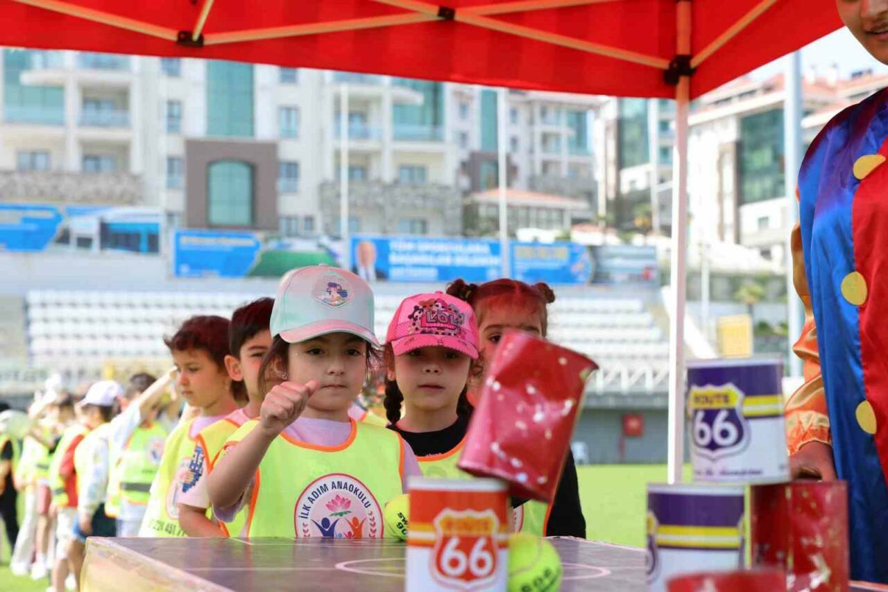 Bursa'daki dev spor şenliğinde sıra miniklerin 5 bursadaki dev spor senliginde sira miniklerin 9cccb50b9547