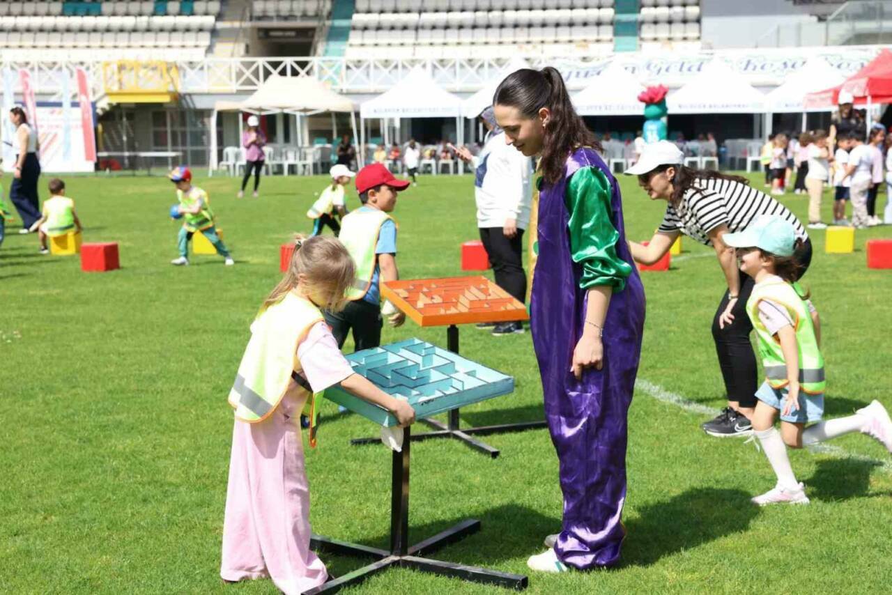 Bursa'daki dev spor şenliğinde sıra miniklerin 2 bursadaki dev spor senliginde sira miniklerin c7edba9f554e