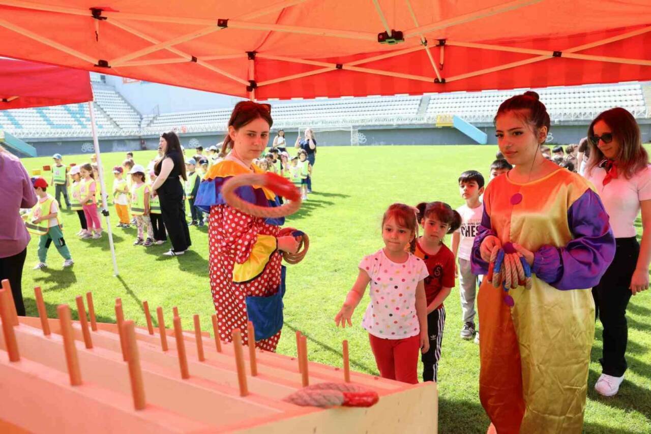 Bursa'daki dev spor şenliğinde sıra miniklerin 4 bursadaki dev spor senliginde sira miniklerin cf7072fc069d