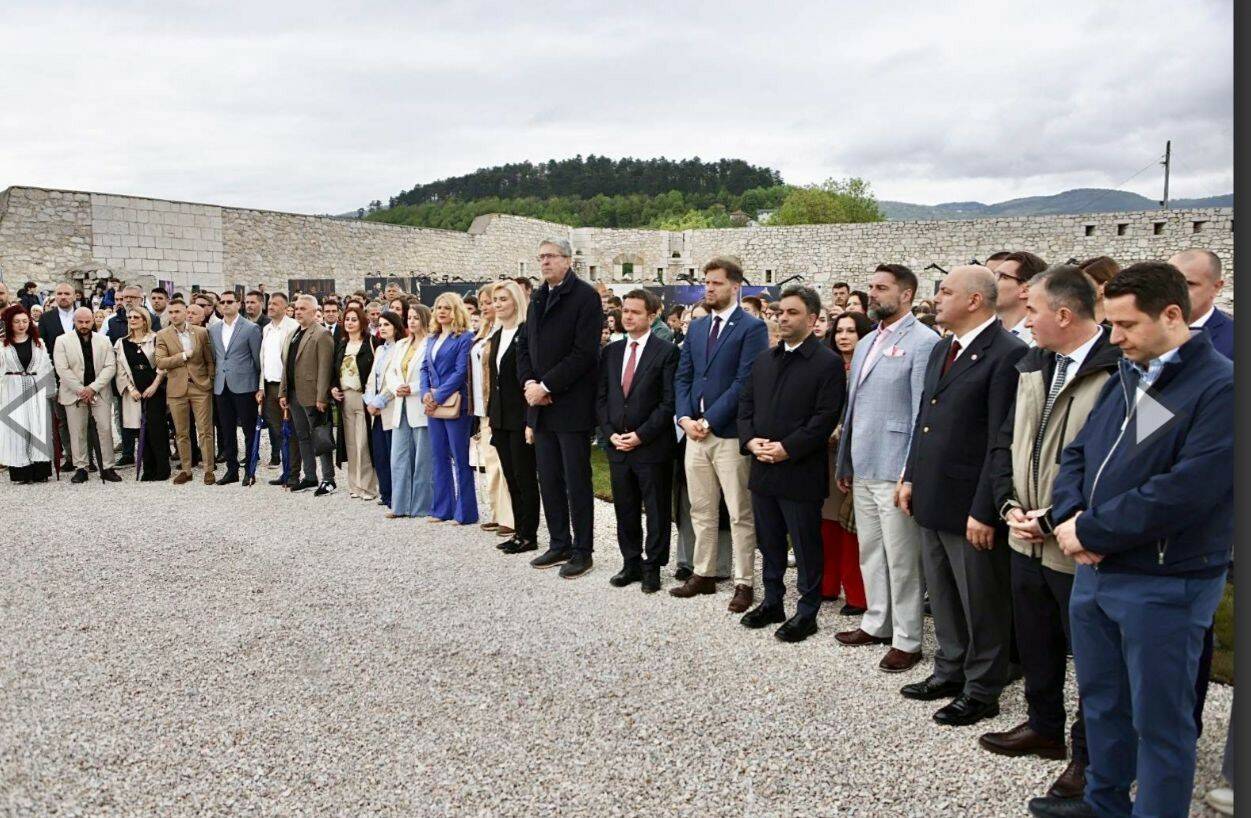 bursadan saraybosnaya kardeslik koprusu baskan aydindan anlamli temas e8c2f368333d