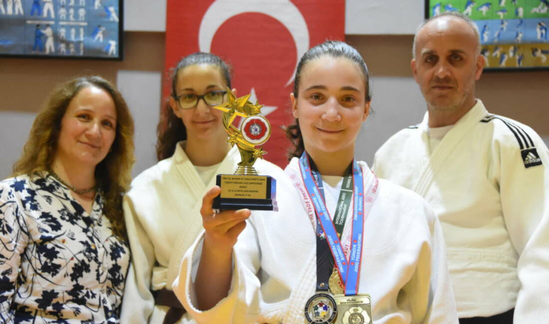 Bursalı genç judocu Türkiye Şampiyonu! Bursa'da okuluna gelen judo antrenörünün güçlü tokalaşmasıyla dikkatini çeken ve