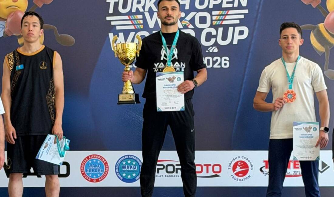 Bursalı isim dünya şampiyonu oldu! Bursa'da yaşayan Serdar Şayık (26), 15 yıl önce okulunda yapılan