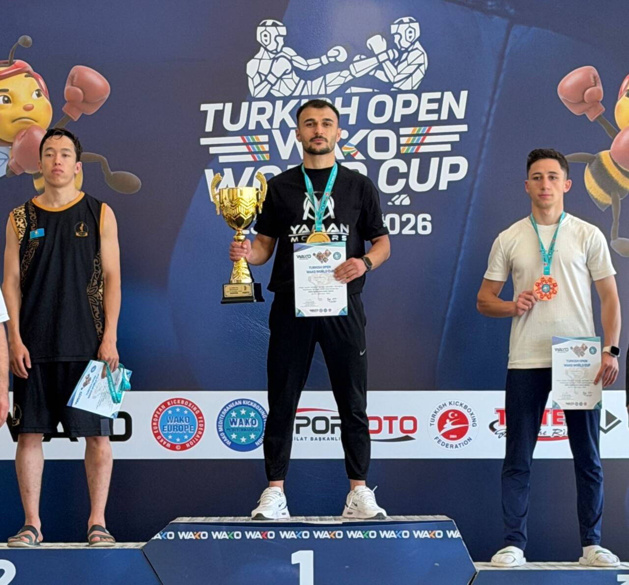 Bursalı isim dünya şampiyonu oldu! 7 bursali isim kick boksta dunya sampiyonu oldu d59baea3dc48