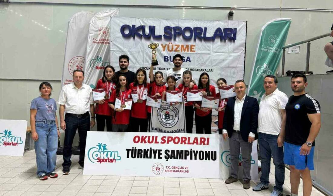 Bursalı öğrencilerden Türkiye şampiyonluğu! Bursa Baise Gazioğlu Bosut Ortaokulu öğrencileri Küçük Kızlar Yüzme Şampiyonasında