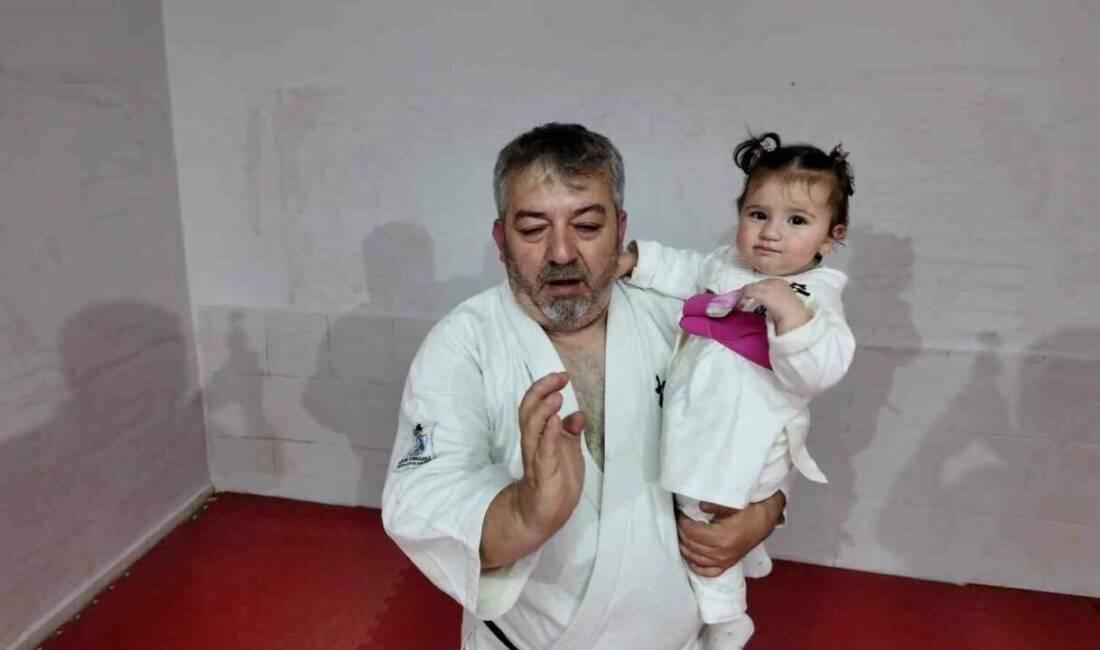 Bursa’nın karateci ailesi: Bu ailede kemer kuşaktan kuşağa geçiyor Bursa’nın İnegöl ilçesinde yaşayan Kocal ailesi, karateyi yalnızca bir spor