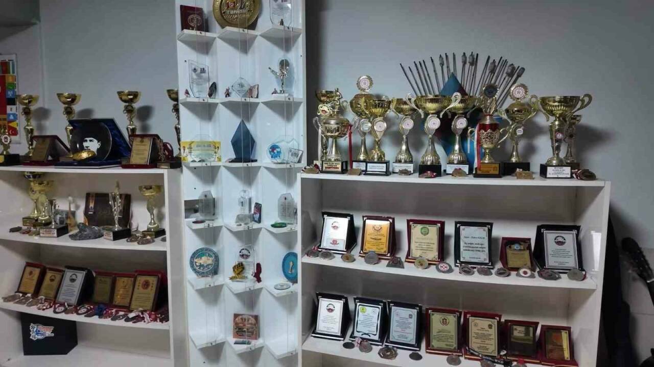 Bursa'nın karateci ailesi: Bu ailede kemer kuşaktan kuşağa geçiyor 1 bursanin karateci ailesi bu ailede kemer kusaktan kusaga geciyor 71d6df003718