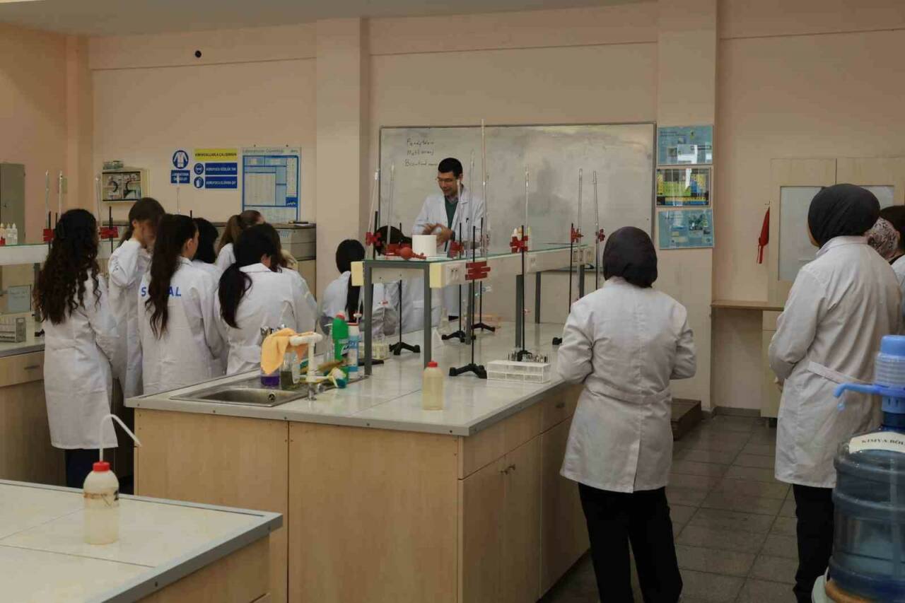 BUÜ’de ’Senin de Üniversiten’ projesi devam ediyor 5 buude senin de universiten projesi devam ediyor 122d63d88e9d