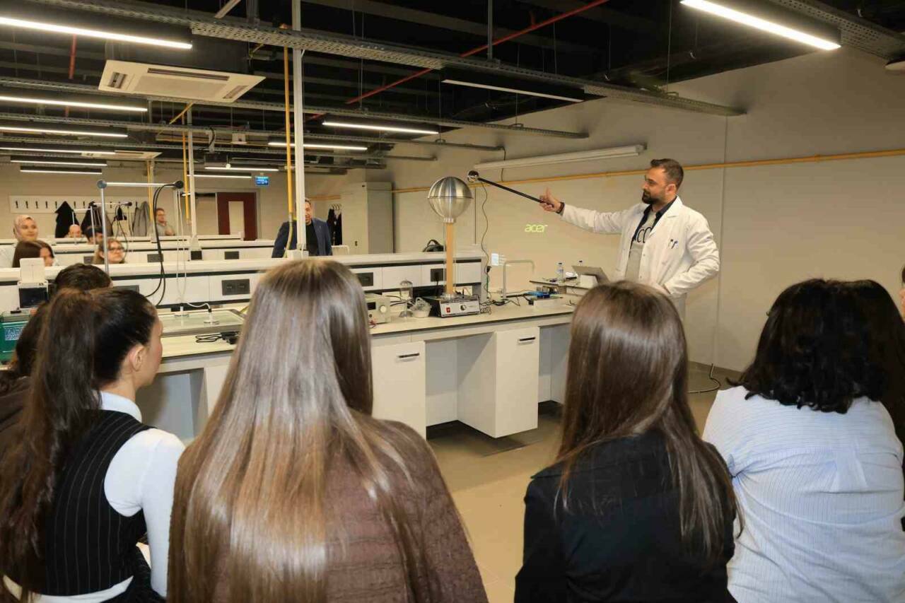 BUÜ’de ’Senin de Üniversiten’ projesi devam ediyor 1 buude senin de universiten projesi devam ediyor 22b66b015911