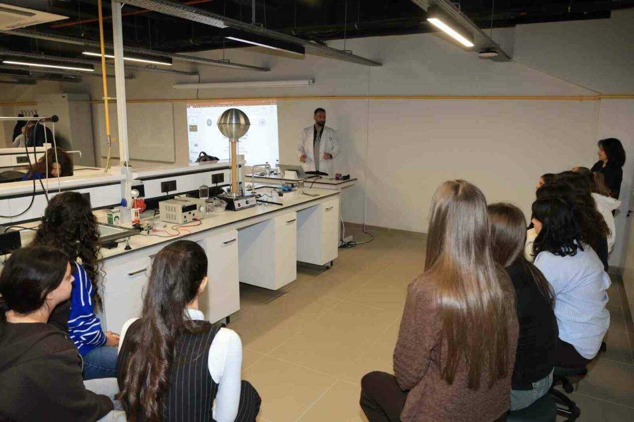 BUÜ’de ’Senin de Üniversiten’ projesi devam ediyor 4 buude senin de universiten projesi devam ediyor cacdd81c6dff