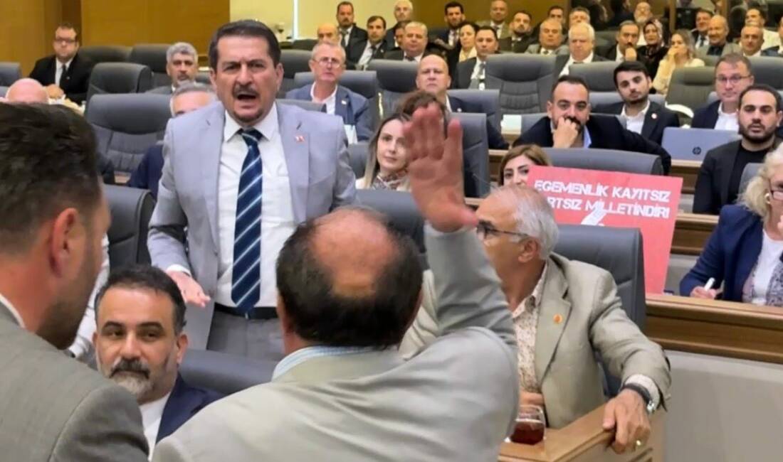 BUSKİ Genel Kurulu’nda gergin anlar! Bir vatandaş salona girdi, tansiyon yükseldi… Bursalıların aylardır beklediği su indirimi konusu BUSKİ Olağan Genel Kurulu’nda