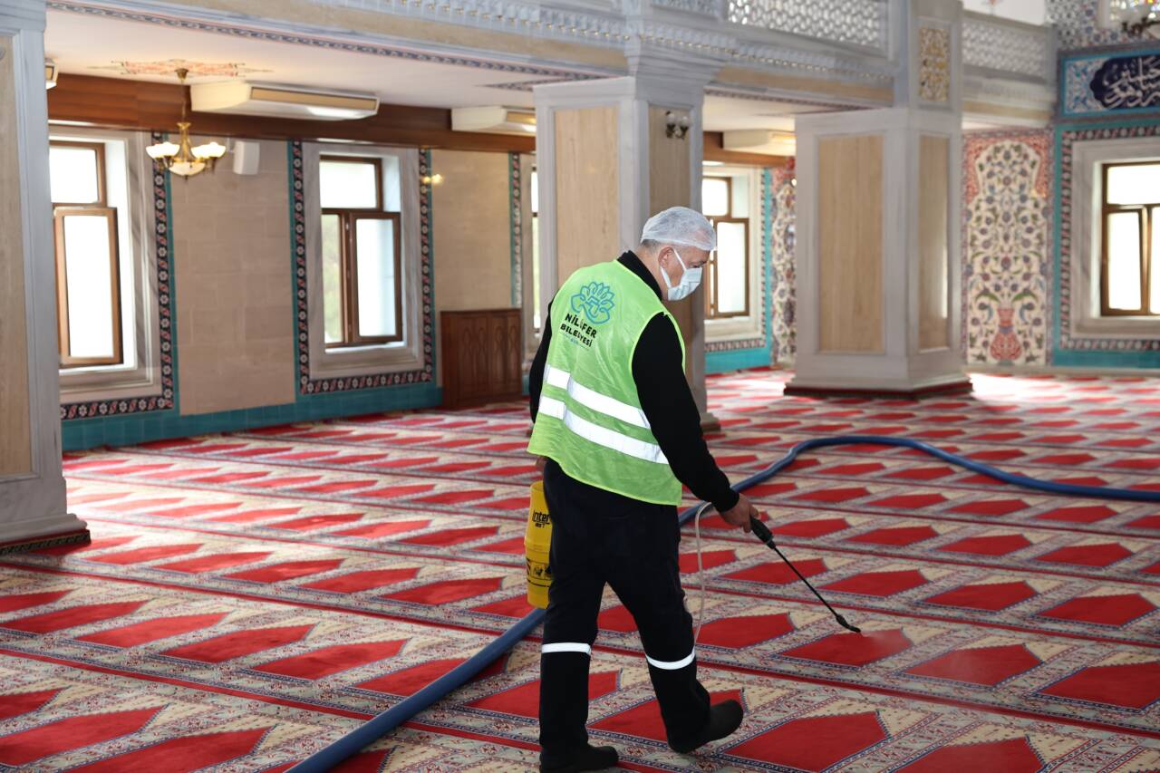 Bursa Nilüfer’deki ibadethanelerinde bahar temizliği 3 cami temizlik 3