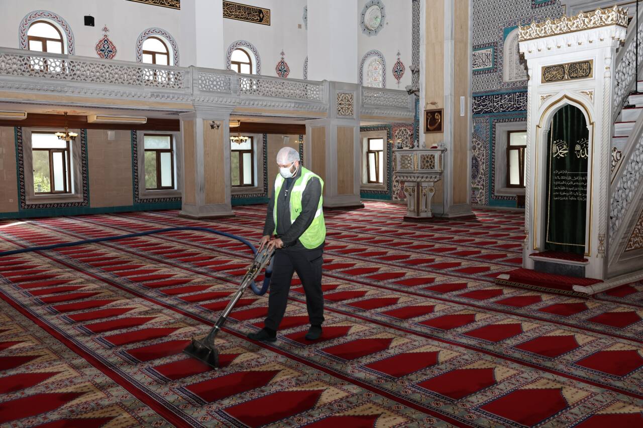 Bursa Nilüfer’deki ibadethanelerinde bahar temizliği 6 cami temizlik 6