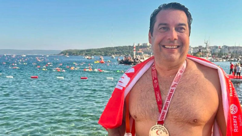 Bursa siyasetinin tanınan ismi yüzerek ülke değiştirecek Olay Gazetesi Yazarı Ahmet Emin Yılmaz, AK Parti Yerel Yönetimlerden