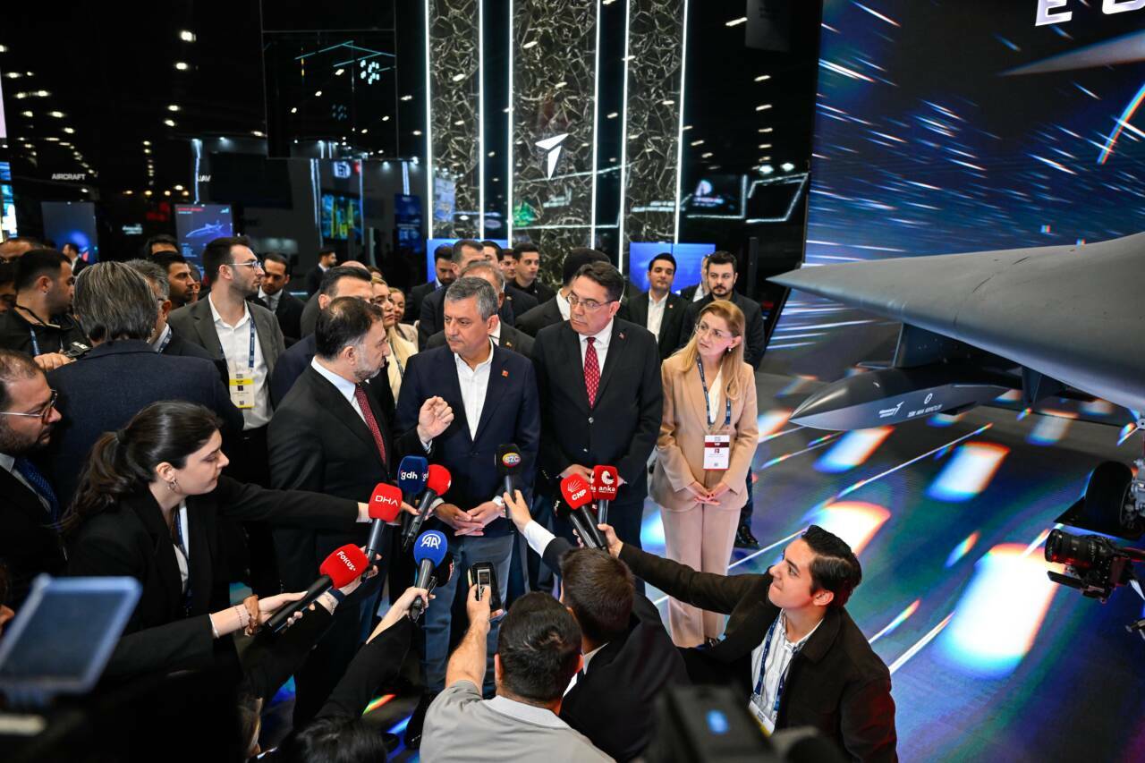CHP Genel Başkanı Özgür Özel'den SAHA 2026'ya ziyaret 3 chp genel baskani ozel saha 2026ya ziyaret 0224727c60a2