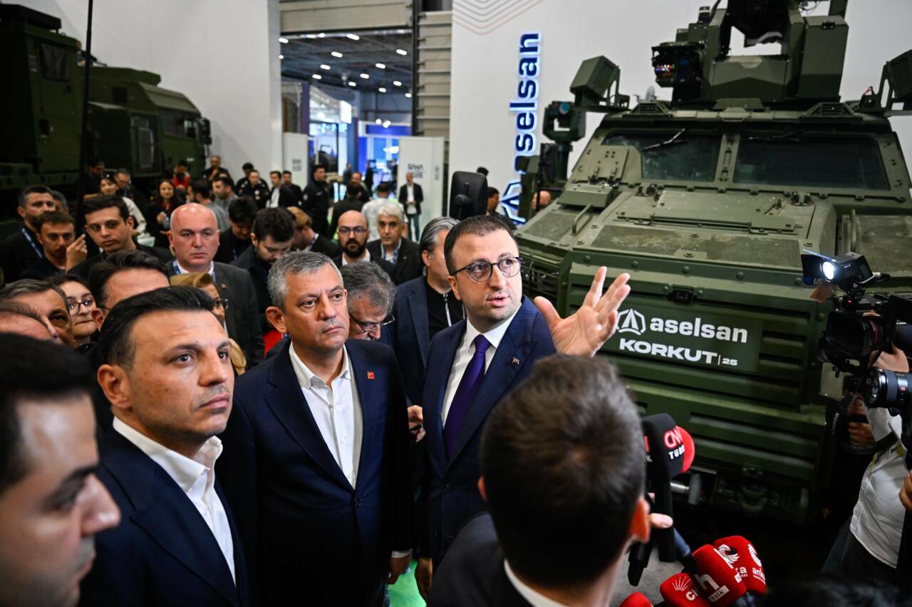 CHP Genel Başkanı Özgür Özel'den SAHA 2026'ya ziyaret 1 chp genel baskani ozel saha 2026ya ziyaret 672564c000cc
