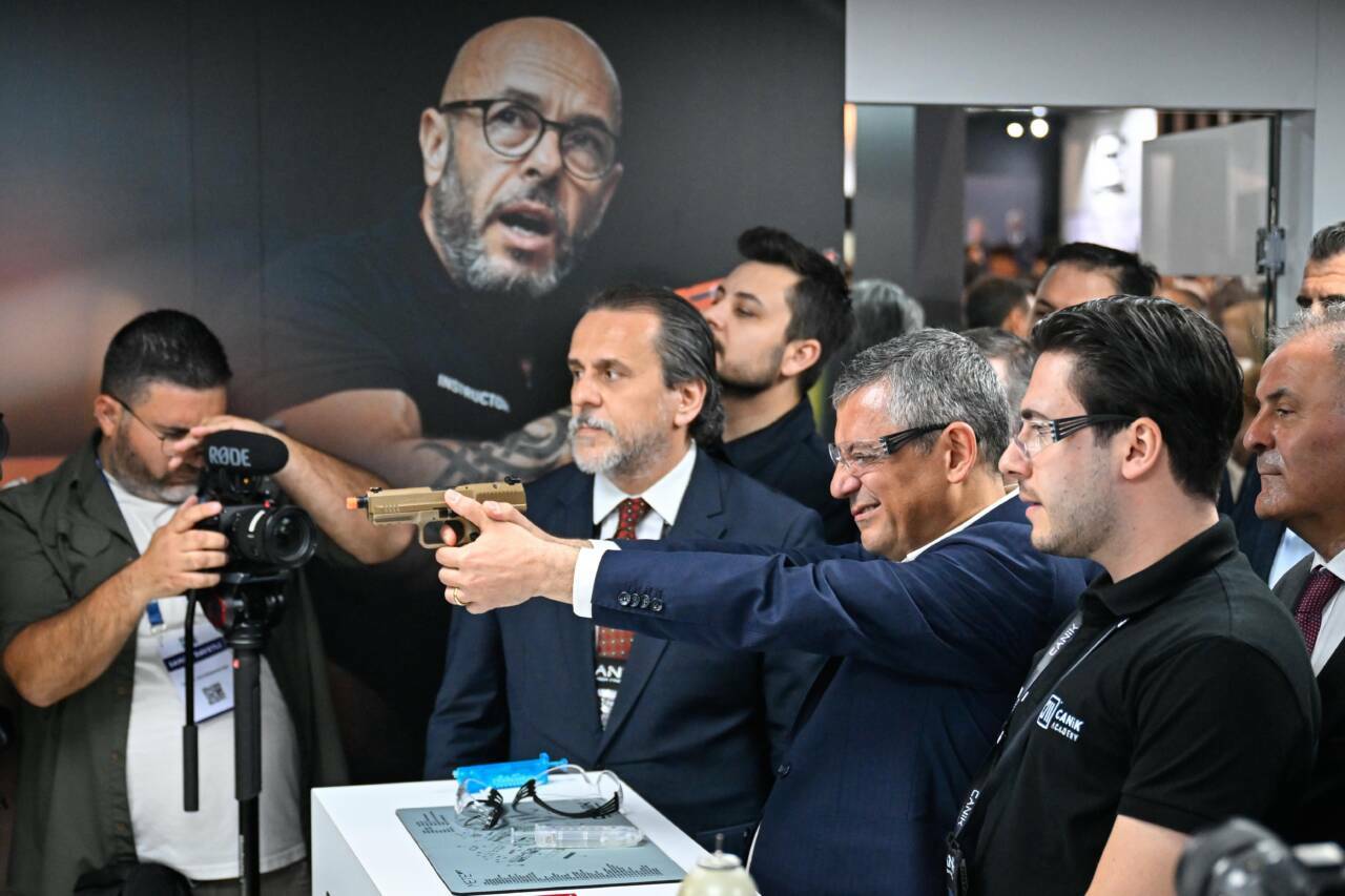 CHP Genel Başkanı Özgür Özel'den SAHA 2026'ya ziyaret 7 chp genel baskani ozel saha 2026ya ziyaret 7ab61d71173e
