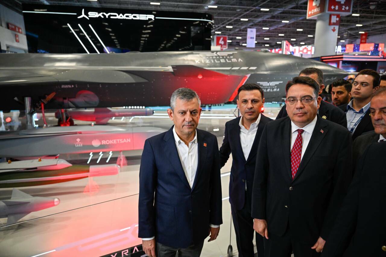 CHP Genel Başkanı Özgür Özel'den SAHA 2026'ya ziyaret 2 chp genel baskani ozel saha 2026ya ziyaret e8e12ea19951