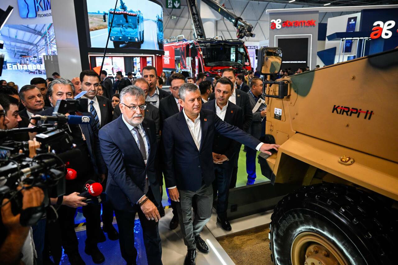 CHP Genel Başkanı Özgür Özel'den SAHA 2026'ya ziyaret 5 chp genel baskani ozel saha 2026ya ziyaret ed29331aebdf