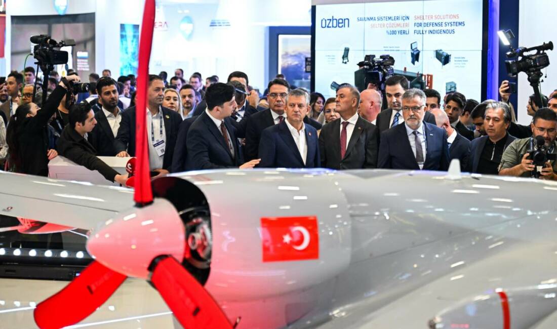 CHP Genel Başkanı Özgür Özel’den SAHA 2026’ya ziyaret CHP lideri Özgür Özel, SAHA 2026'ya ilişkin, "Burada kim ne