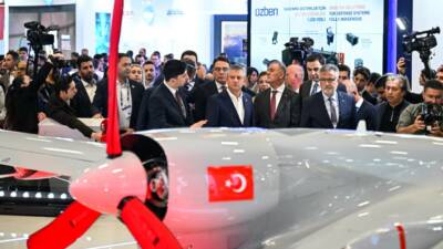 CHP lideri Özgür Özel, SAHA 2026'ya ilişkin, "Burada kim ne
