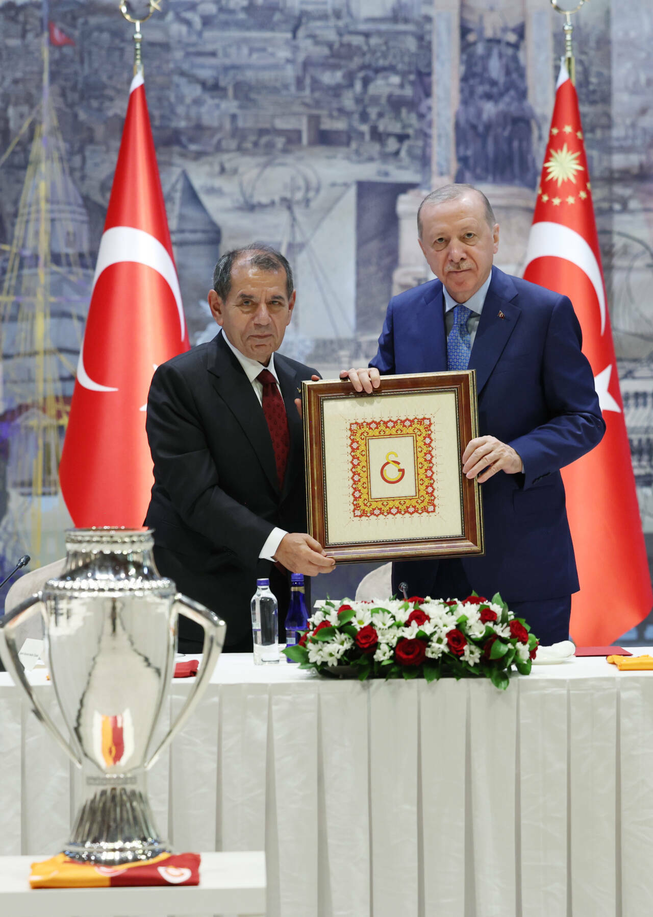 Cumhurbaşkanı Erdoğan Galatasaray Futbol Takımı'nı kabul etti 2 cumhurbaskani erdogan super lig sampiyonu galatasarayi kabul etti 13e895e358e5