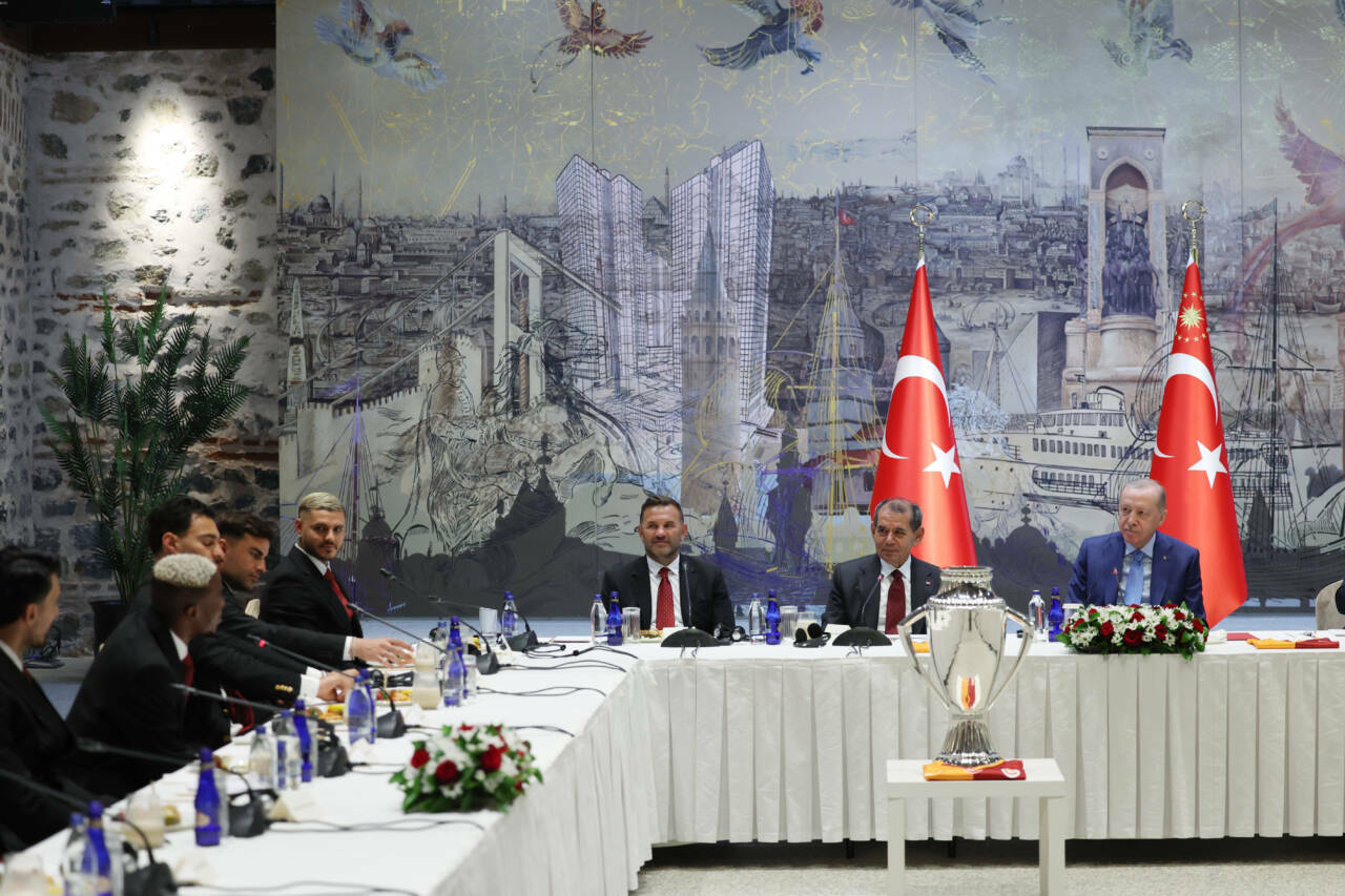Cumhurbaşkanı Erdoğan Galatasaray Futbol Takımı'nı kabul etti 4 cumhurbaskani erdogan super lig sampiyonu galatasarayi kabul etti 4bf8b1b09b9e
