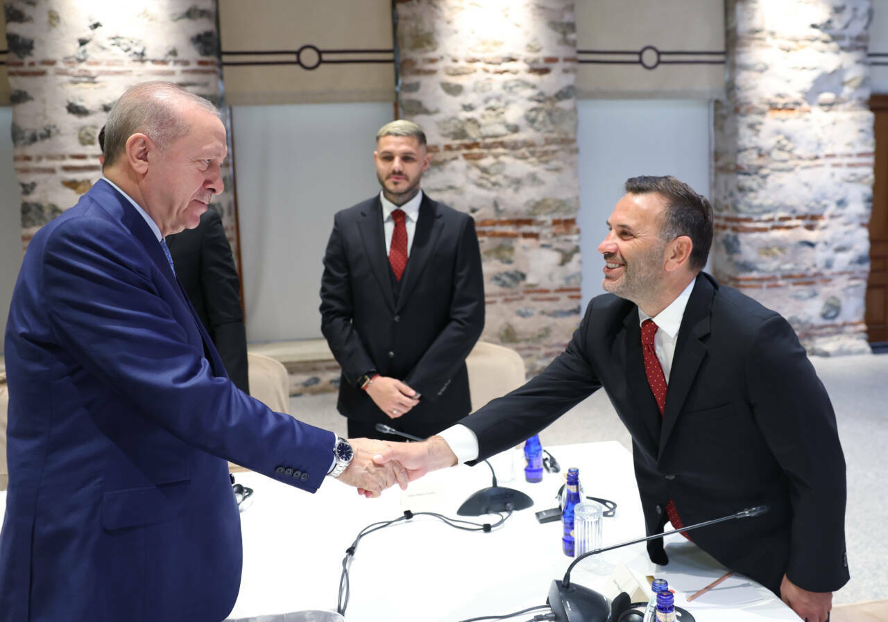 Cumhurbaşkanı Erdoğan Galatasaray Futbol Takımı'nı kabul etti 7 cumhurbaskani erdogan super lig sampiyonu galatasarayi kabul etti 4e21baed449e