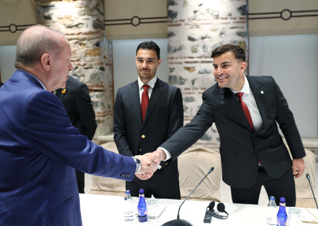 Cumhurbaşkanı Erdoğan Galatasaray Futbol Takımı'nı kabul etti 11 cumhurbaskani erdogan super lig sampiyonu galatasarayi kabul etti 77dd3626414b
