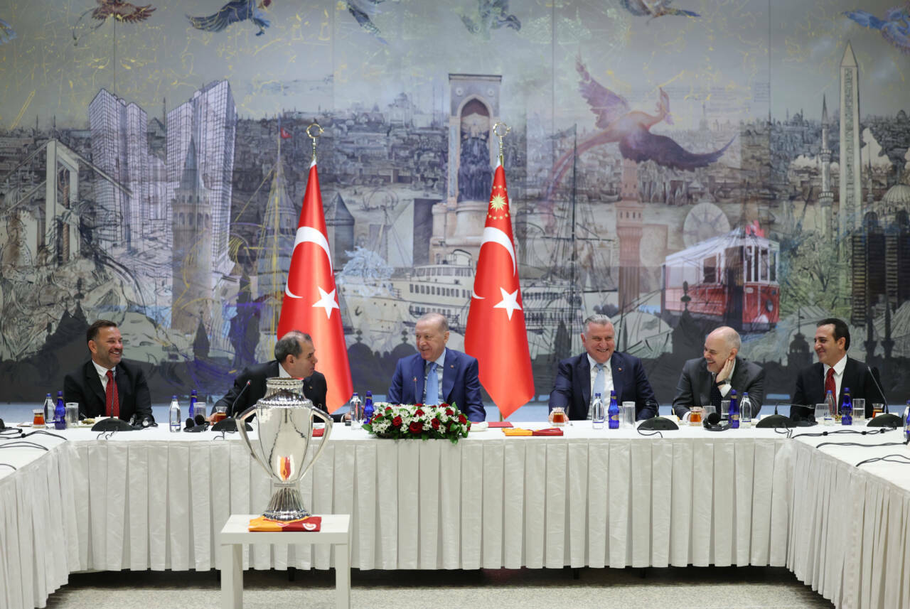 Cumhurbaşkanı Erdoğan Galatasaray Futbol Takımı'nı kabul etti 3 cumhurbaskani erdogan super lig sampiyonu galatasarayi kabul etti c58373e0b562