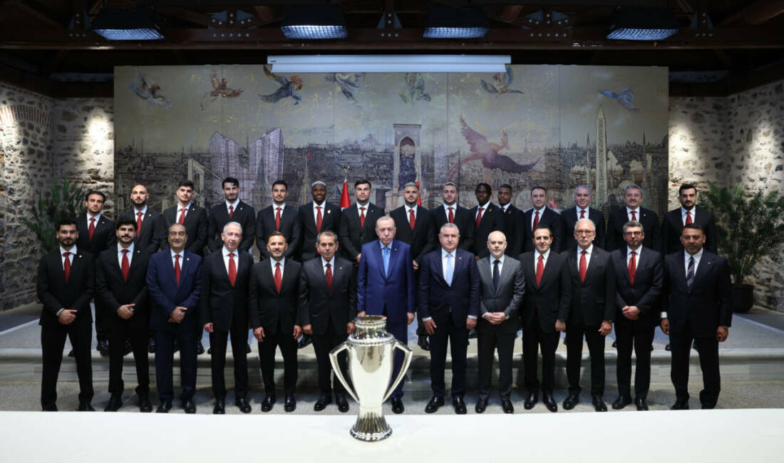 Cumhurbaşkanı Erdoğan Galatasaray Futbol Takımı’nı kabul etti Cumhurbaşkanı Recep Tayyip Erdoğan, Galatasaray Futbol Takımı oyuncularını ve teknik
