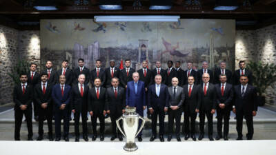 Cumhurbaşkanı Recep Tayyip Erdoğan, Galatasaray Futbol Takımı oyuncularını ve teknik