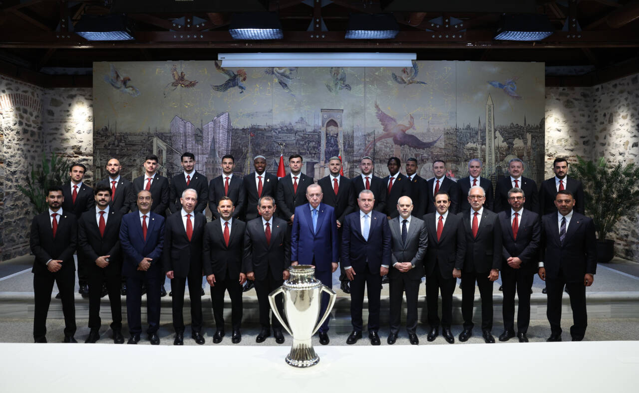 Cumhurbaşkanı Erdoğan Galatasaray Futbol Takımı'nı kabul etti 12 cumhurbaskani erdogan super lig sampiyonu galatasarayi kabul etti ca47fbf2babf