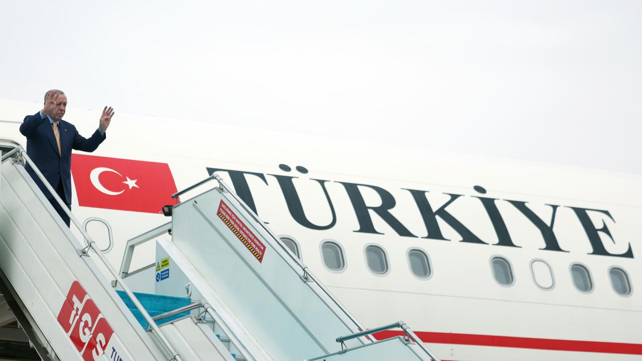 Cumhurbaşkanı Erdoğan Türkistan'da 1 cumhurbaskani erdogan ucak aa 2404808