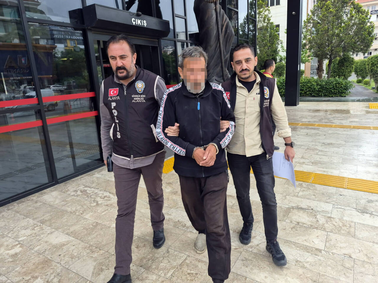 Cumhurbaşkanı'na hakaretten tutuklandı 1 cumhurbaskanina hakaretten tutuklandi 0ac45b6529a0