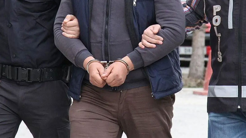 Üç şehirde change araç operasyonu: 16 gözaltı Ağır hasarlı araçların şasilerini yurt dışından kaçak yollarla getiren veya