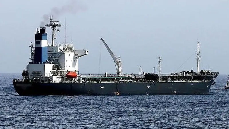Petrol hafif düşüşte Petrol fiyatları, Ortadoğu'daki artan iyimserlik sayesinde kayıplarını korudu.