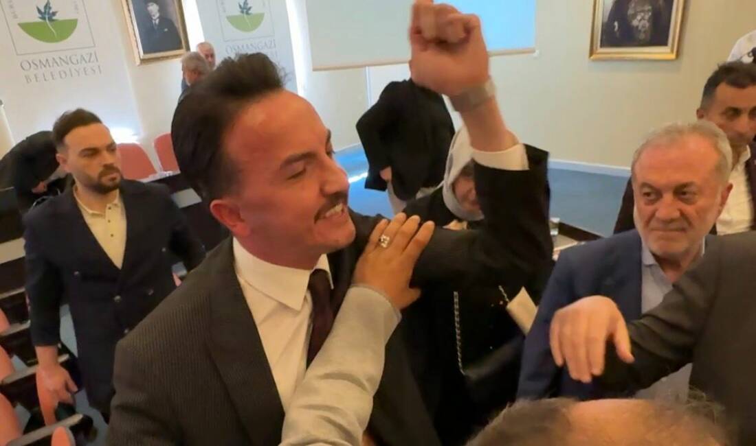 Bursa Osmangazi Belediye Meclisi’nde gergin anlar! Osmangazi Belediyesi Mayıs Ayı Olağan Meclis Toplantısı’nda AK Parti ve